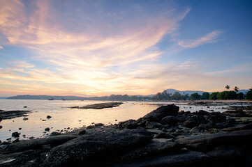 Fototapeta na wymiar Beautiful landscape with colorful sunset on the sea.