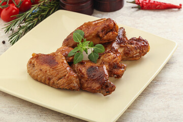 Roasted chicken wings with spicy sauce