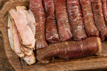 beef roll raw to prepare with bacon and carrots