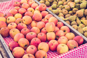 Farmer apples at the local market.