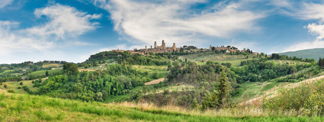 Fototapeta na wymiar Scenic skyline in the medieval town of San Gimignano, Italy