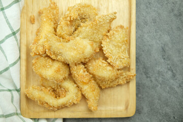 Deep fried seafood (shrimps and squid).