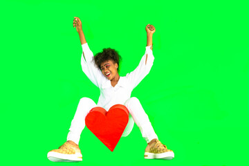 Saint Valentin femme noire et coeur rouge