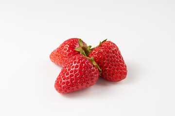 苺を白背景で