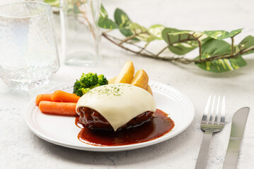 チーズハンバーグ