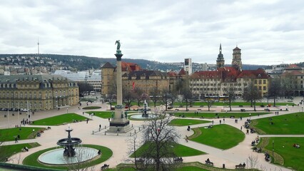 Der Schlossplatz in Stuttgart aus einmaliger Perspektive von oben.