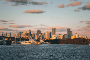 Obraz premium skyline miami clouds sky florida sea city