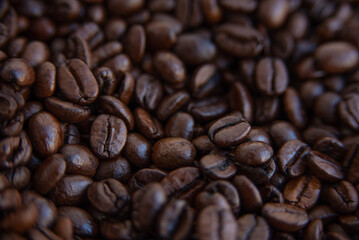 Naklejka premium Freshly roasted and flavored coffee beans