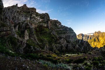 Fototapeta premium Madeira - From Pico do Arieiro to Pico Ruivo 
