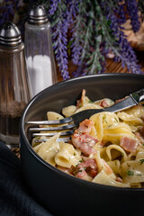 Tagliatelle mosse Carbonara