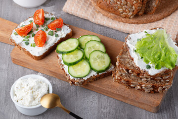 Healthy sandwich with white cottage cheese, tomato and cucumber