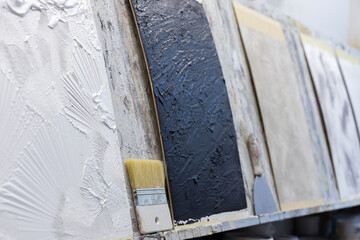 Tool for applying decorative plaster against the background of finished samples