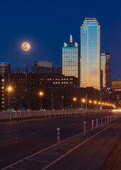 Fototapeta na wymiar night view of the city with full moon