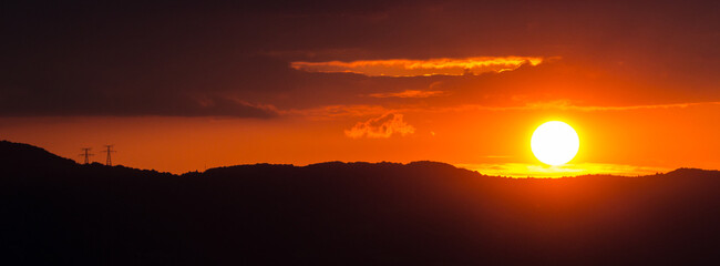 Panorama coucher de soleil sur la Charteuse