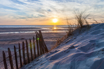 Coucher de soleil dans les dunes du plat pays France Nord