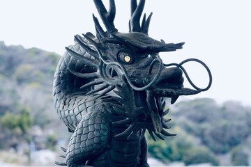 青銅の龍の彫刻