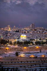 Naklejka premium sunrise magic hour of dome of the rock in jerusalem with snow