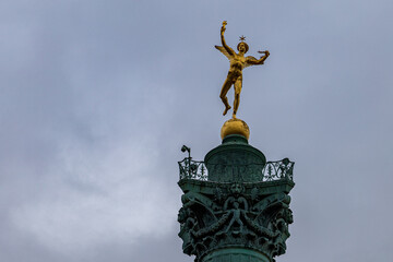 Fototapeta na wymiar place de la bastille monument in paris