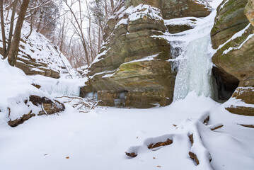 Fototapeta na wymiar Frozen waterfalls.