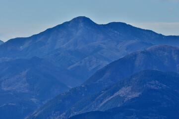 Fototapeta na wymiar 丹沢山地の高松山山頂から望む金時山 
