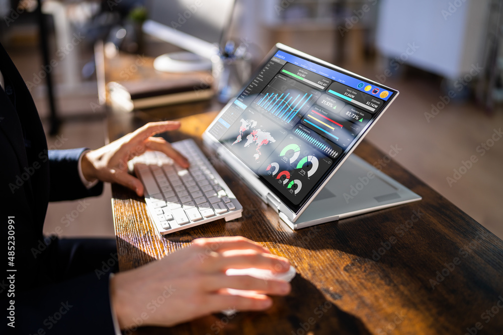Aufkleber businessman using analytics data kpi dashboard