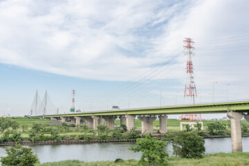 橋と鉄塔と青空