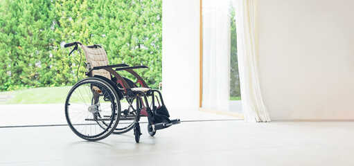 Fototapeta na wymiar 車椅子と緑の背景