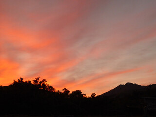 鳥海山の朝焼け