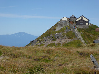 月山と鳥海山の頂上