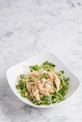 チキンと貝割れ大根のサラダ