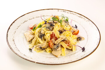 Pasta with chicken and mushrooms