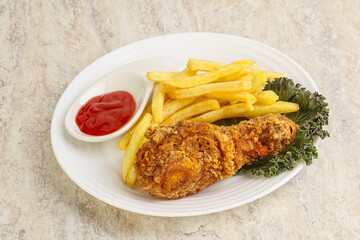 Crispy chicken leg with fry potato