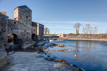 L'ancien moulin à grains de Saint Thibery dans le département de l'Hérault en Occitanie - France