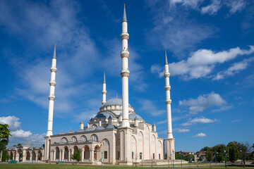Fototapeta na wymiar View of the Tashu-Hajji Mosque on a sunny September day. Chechen Republic, Gudermes, Russia