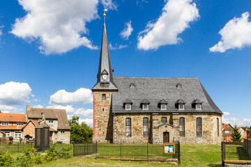 Fototapeta na wymiar Stadt Harzgerode Ortsteil Königerode Kirche St. Andreas