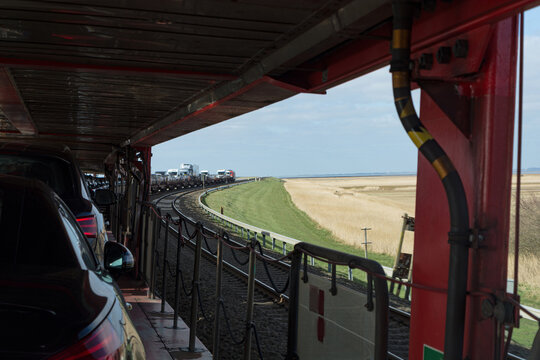 The Sylt-Nieb&uuml;ll car train