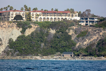 A Beautiful Hotel on the Dana Point, California, Sea Cliffs as Seen from the Ocean - obrazy, fototapety, plakaty
