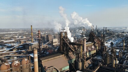 Obraz premium metallurgical plant smoke from chimneys industry drone photography