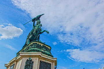 Fototapeta na wymiar ウィーンの街の銅像（カール大公）