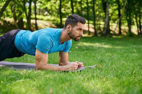 Plank Exercise Man Images – Browse 38,383 Stock Photos, Vectors, and Video  | Adobe Stock