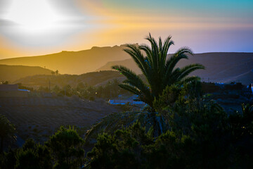 Fototapeta na wymiar Der Westen von GOMERA - Kanarische Inseln: Sonnenuntergang oberhalb von VALLE GRAN REY