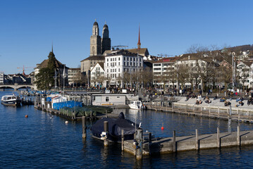 Fototapeta premium Skyline of the old town of Zürich on a sunny winter afternoon with river Limmat in the foreground. Photo taken February 5th, 2022, Zurich, Switzerland.