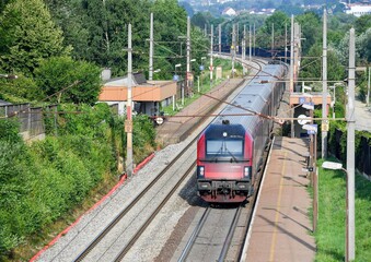 Fototapeta premium AUT, Leonding Bahnhof, Westbahnstrecke