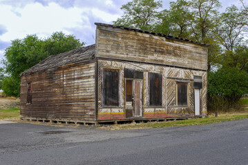 Fototapeta na wymiar Abandoned wooden house, Antelope, Oregon, USA