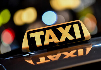 AUT, Linz, Taxi, Taxischild, Taxileuchte