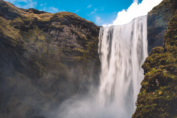 Fototapeta na wymiar Vista su cascata di Skogafoss, Islanda