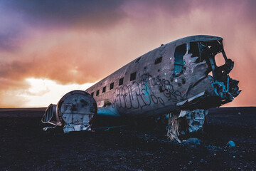 Relitto aereo del Douglas schiantato su spiaggia di Sólheimasandur in Islanda