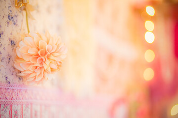 ダリアのあるかわいい部屋の壁