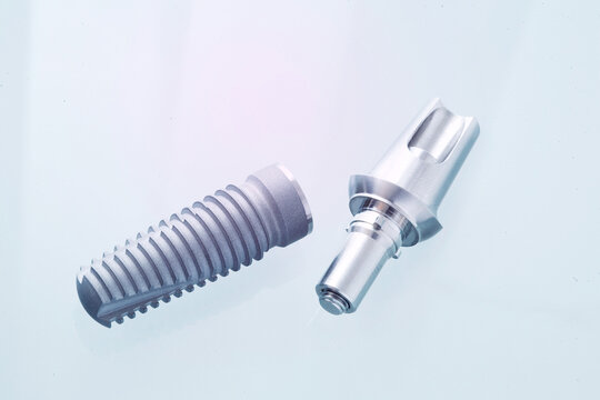 Dentaltitan implantat einzeln auf hellem Hintergrund