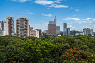 Fototapeta na wymiar Paisagem urbana da Praça Por do Sol na cidade de São Paulo